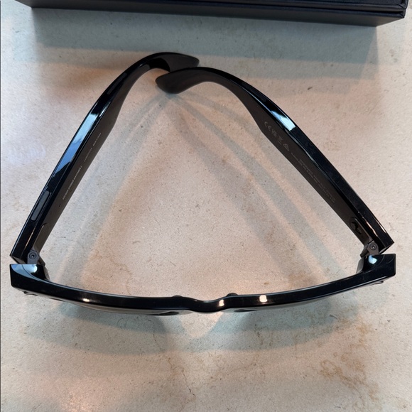 Ray-Ban Stories Wayfarer Box in Silver - Picture 6 of 11